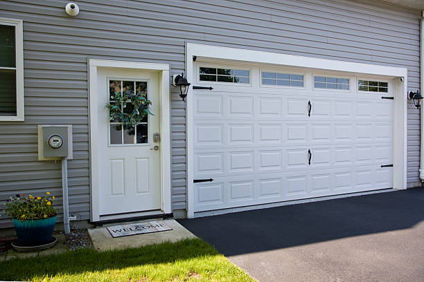 24/7 Emergency Garage Door Panel Replacement experts in Winfield, IN